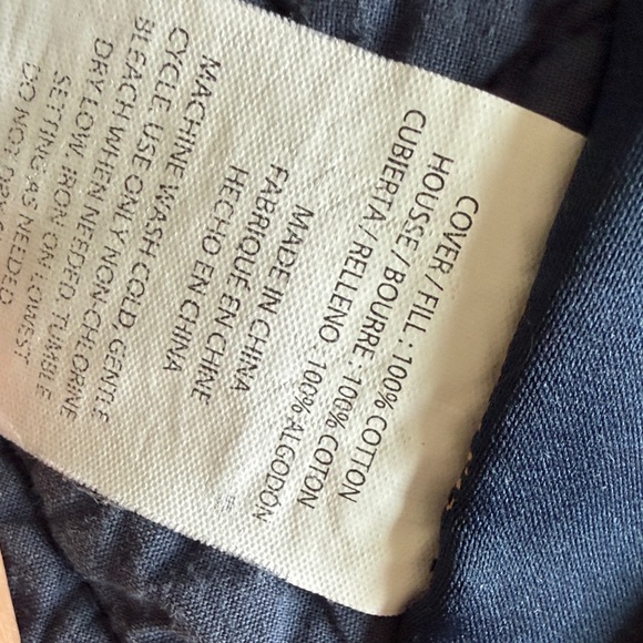 Pendleton cream and Navy Geometric Quilted Blanket - Picture 6 of 8